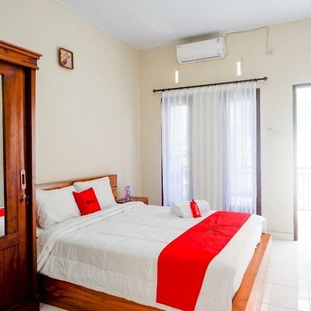 RedDoorz near Mertasari Beach Denpasar Esterno foto