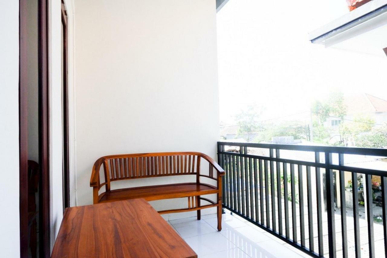 RedDoorz near Mertasari Beach Denpasar Esterno foto