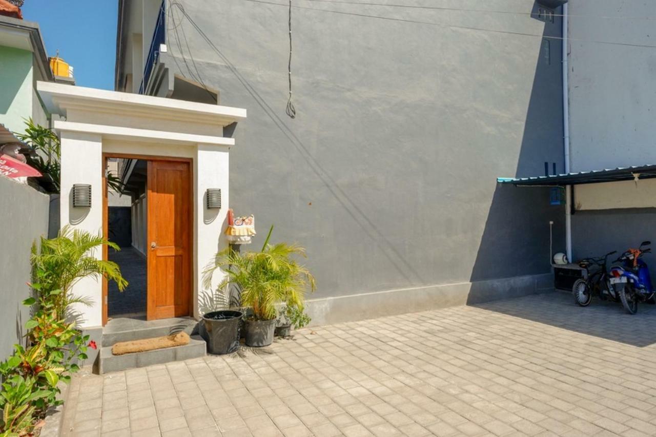 RedDoorz near Mertasari Beach Denpasar Esterno foto