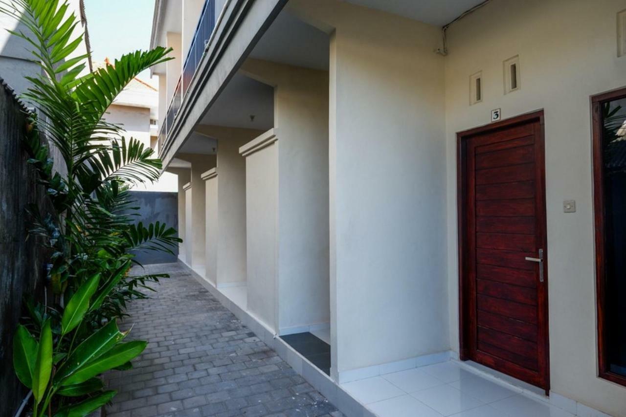 RedDoorz near Mertasari Beach Denpasar Esterno foto